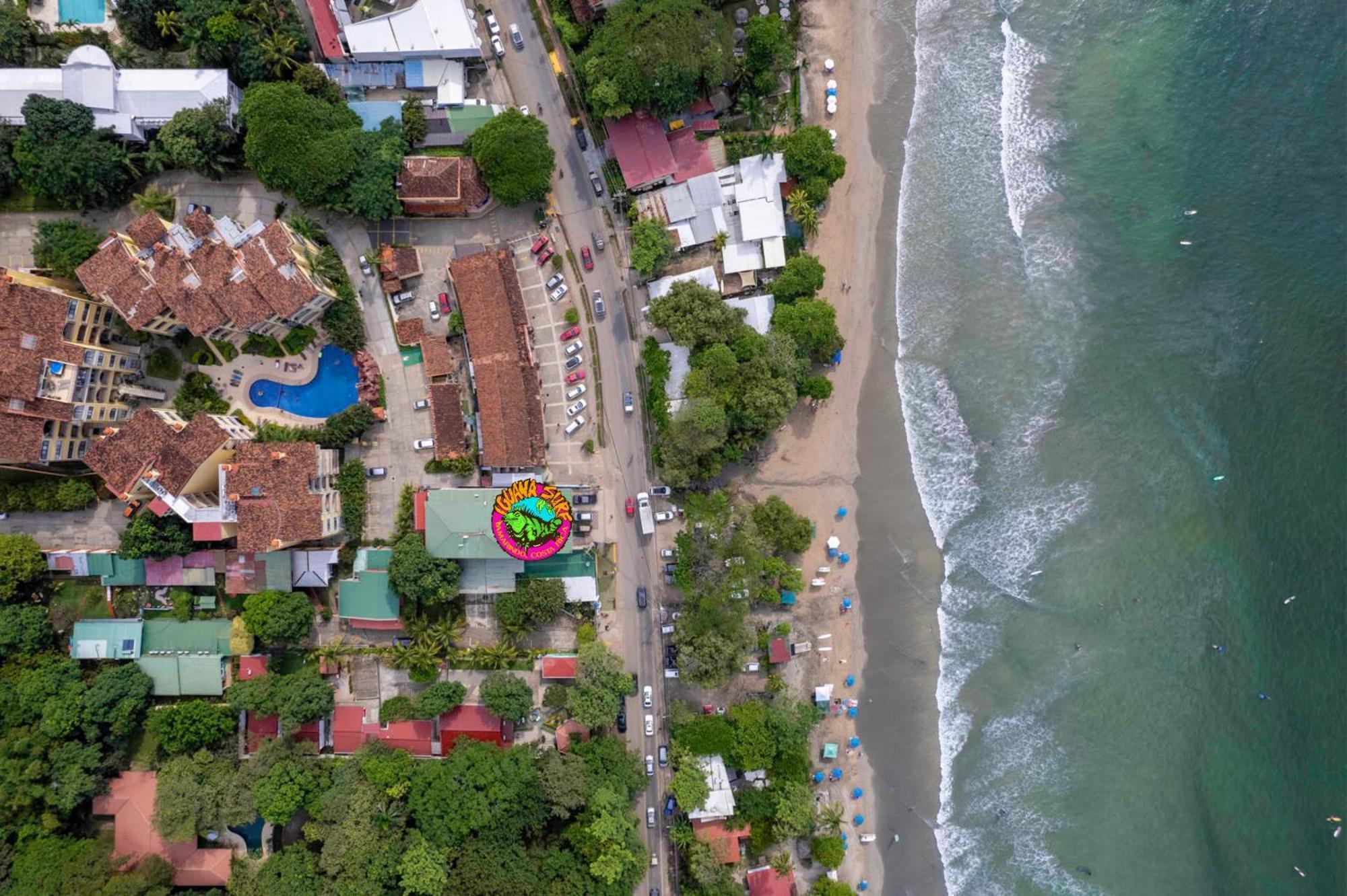 Iguana Surf Camp Hotel Tamarindo Buitenkant foto