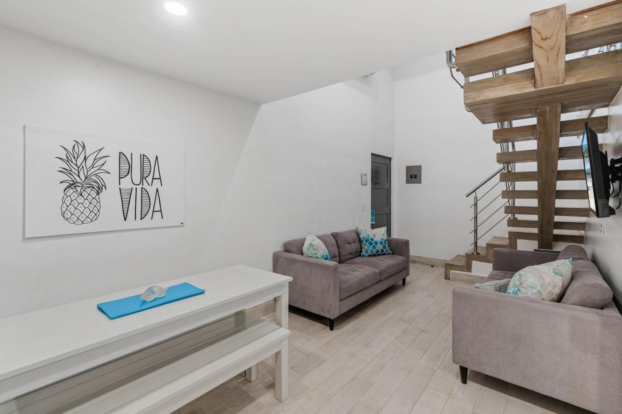 Iguana Surf Camp Hotel Tamarindo Buitenkant foto