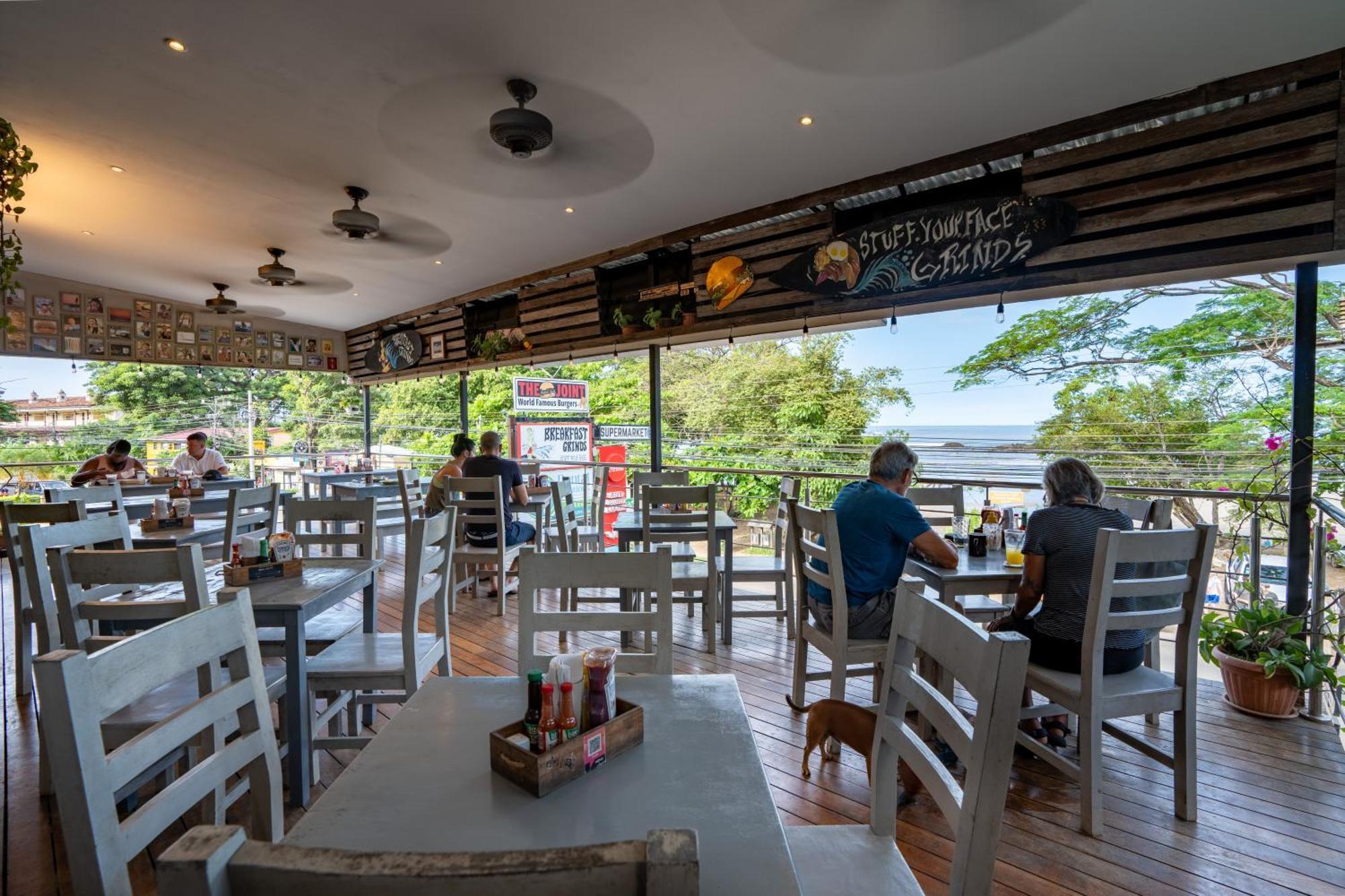 Iguana Surf Camp Hotel Tamarindo Buitenkant foto