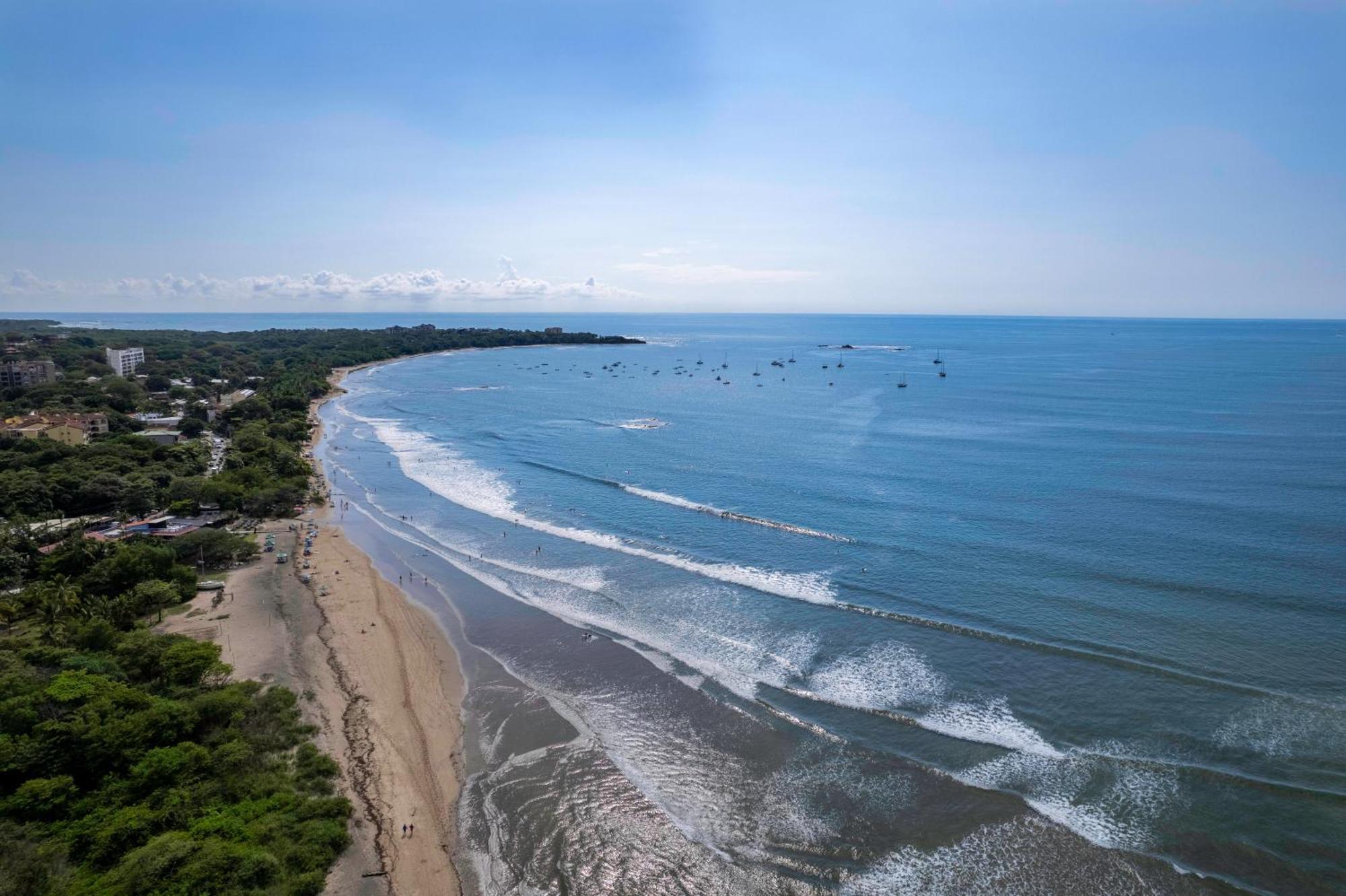 Iguana Surf Camp Hotel Tamarindo Buitenkant foto